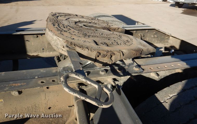 image for item DN2535 2010 Peterbilt 337  semi truck