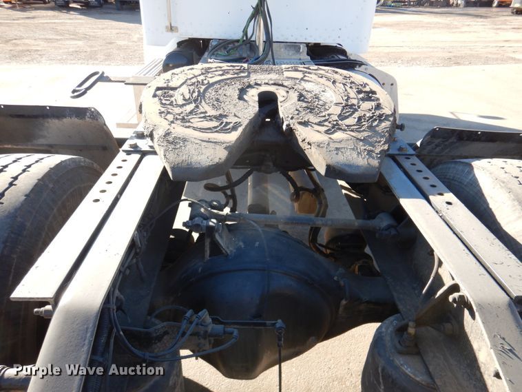 image for item DN2535 2010 Peterbilt 337  semi truck