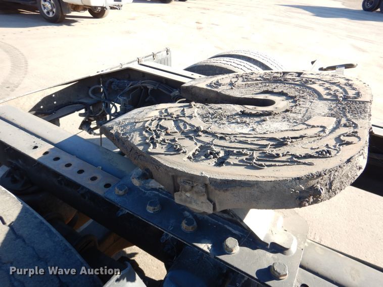 image for item DN2535 2010 Peterbilt 337  semi truck