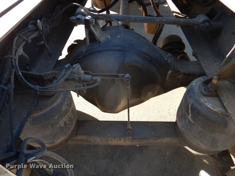 image for item DN2535 2010 Peterbilt 337  semi truck