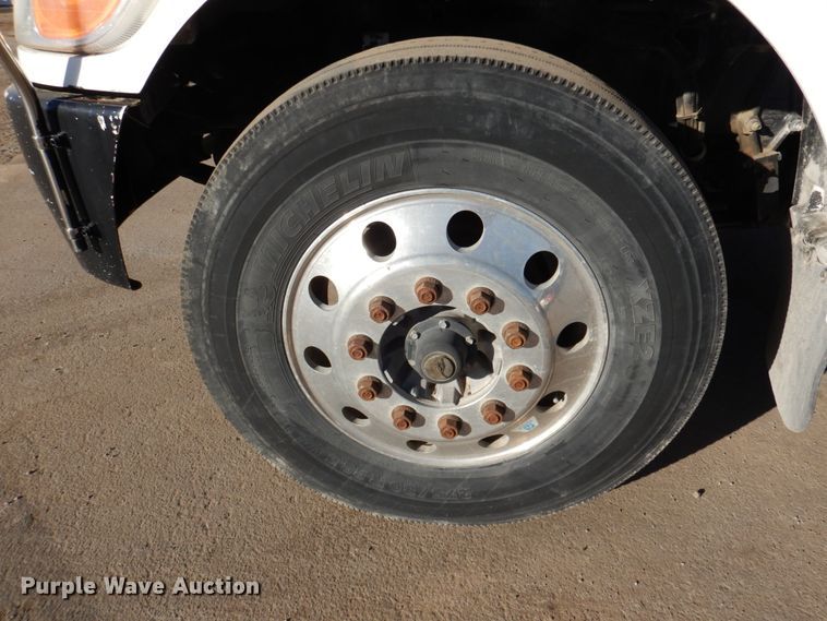 image for item DN2535 2010 Peterbilt 337  semi truck