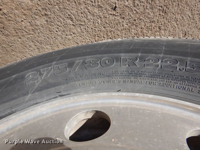 image for item DN2535 2010 Peterbilt 337  semi truck