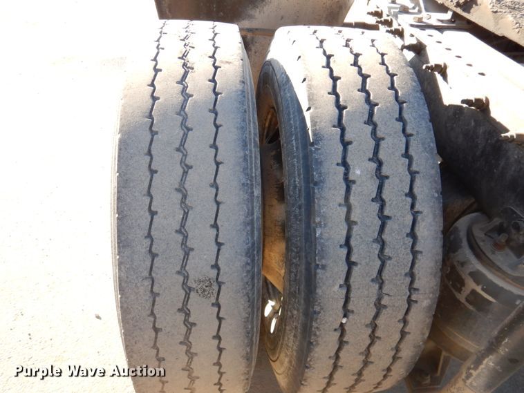 image for item DN2535 2010 Peterbilt 337  semi truck