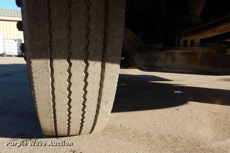 image for item DN2535 2010 Peterbilt 337  semi truck