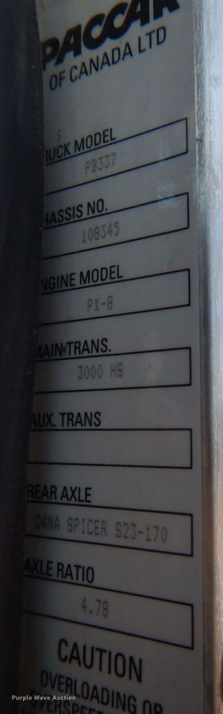 image for item DN2535 2010 Peterbilt 337  semi truck