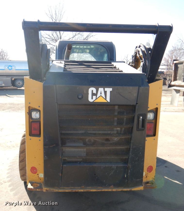 image for item DN2536 Caterpillar 272D2  skid steer loader