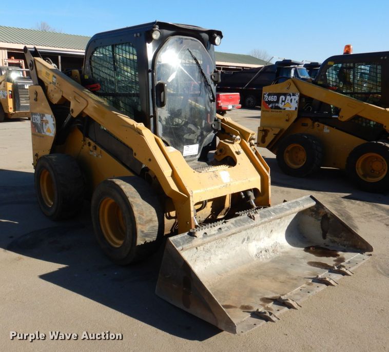 image for item DN2536 Caterpillar 272D2  skid steer loader