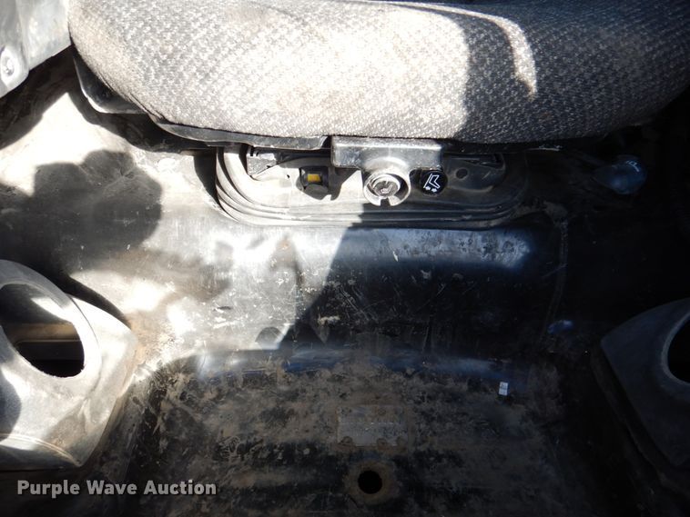 image for item DN2536 Caterpillar 272D2  skid steer loader