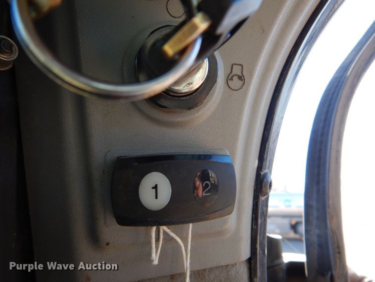 image for item DN2536 Caterpillar 272D2  skid steer loader