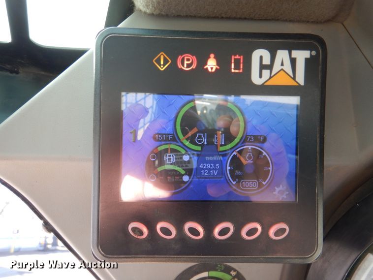 image for item DN2536 Caterpillar 272D2  skid steer loader