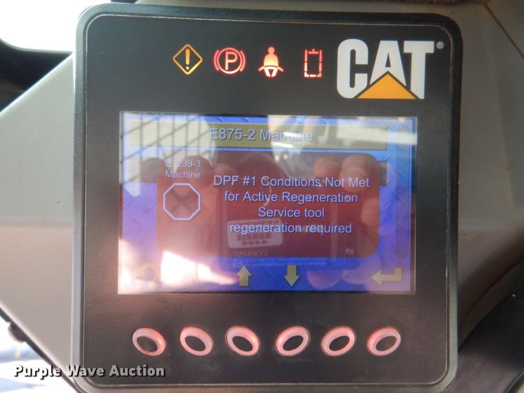 image for item DN2536 Caterpillar 272D2  skid steer loader