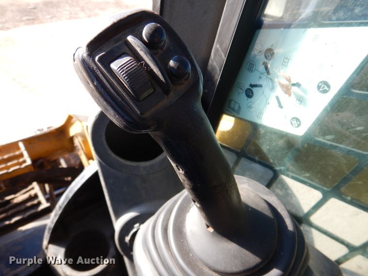 image for item DN2536 Caterpillar 272D2  skid steer loader