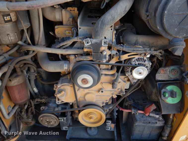 image for item DN2536 Caterpillar 272D2  skid steer loader