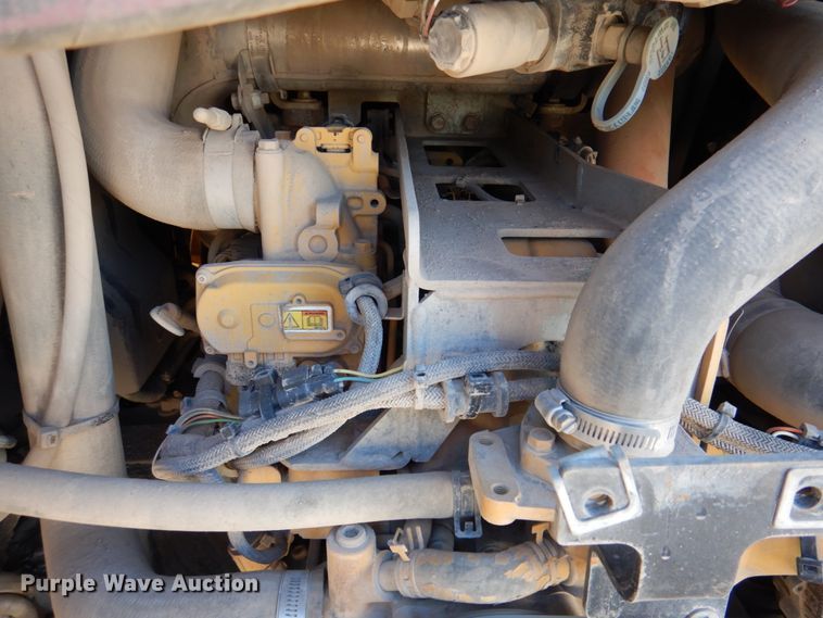 image for item DN2536 Caterpillar 272D2  skid steer loader