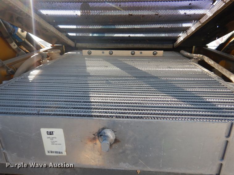 image for item DN2536 Caterpillar 272D2  skid steer loader