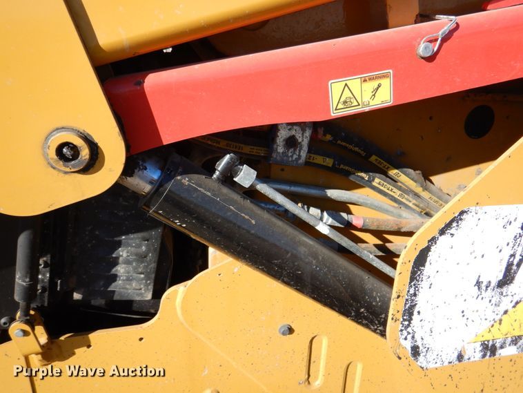 image for item DN2536 Caterpillar 272D2  skid steer loader
