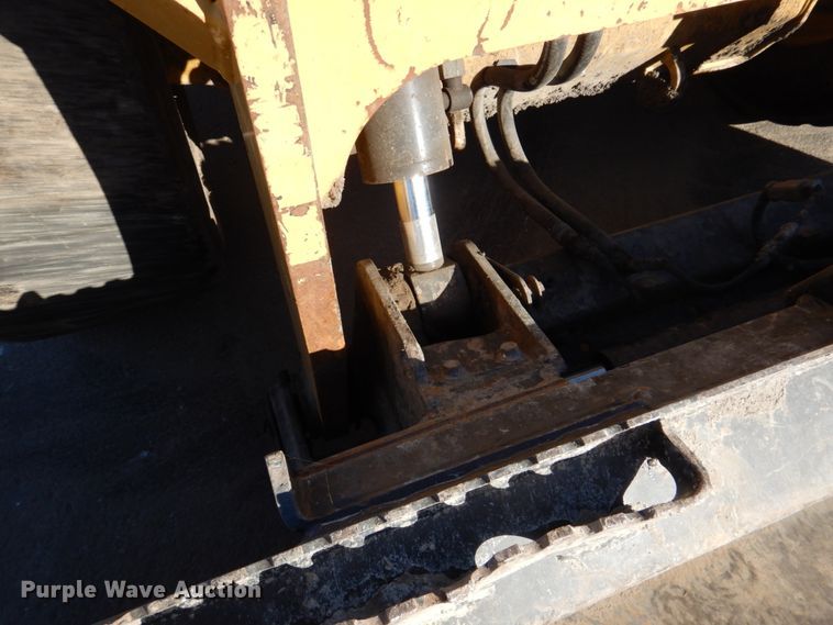 image for item DN2536 Caterpillar 272D2  skid steer loader