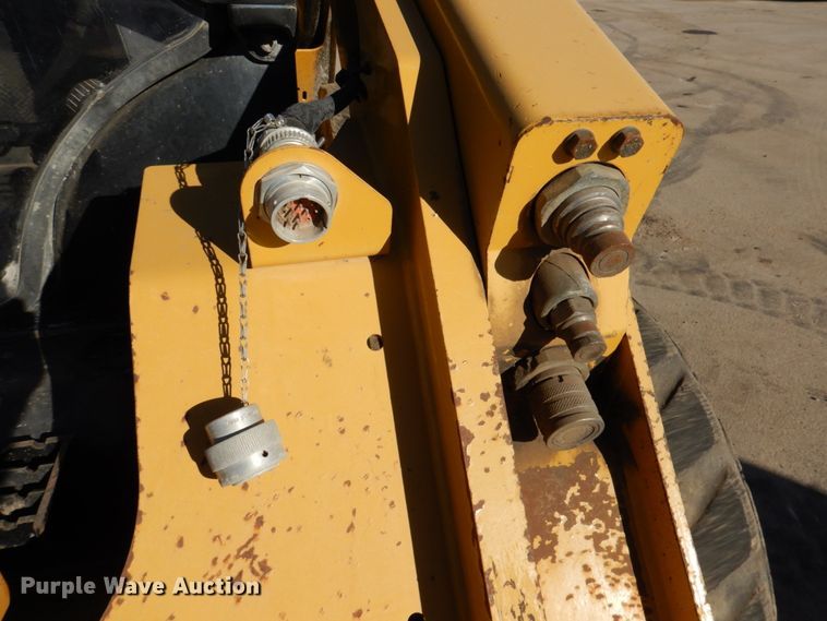 image for item DN2536 Caterpillar 272D2  skid steer loader