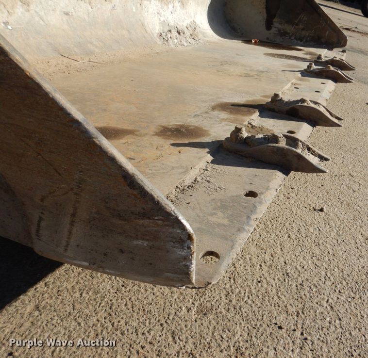 image for item DN2536 Caterpillar 272D2  skid steer loader