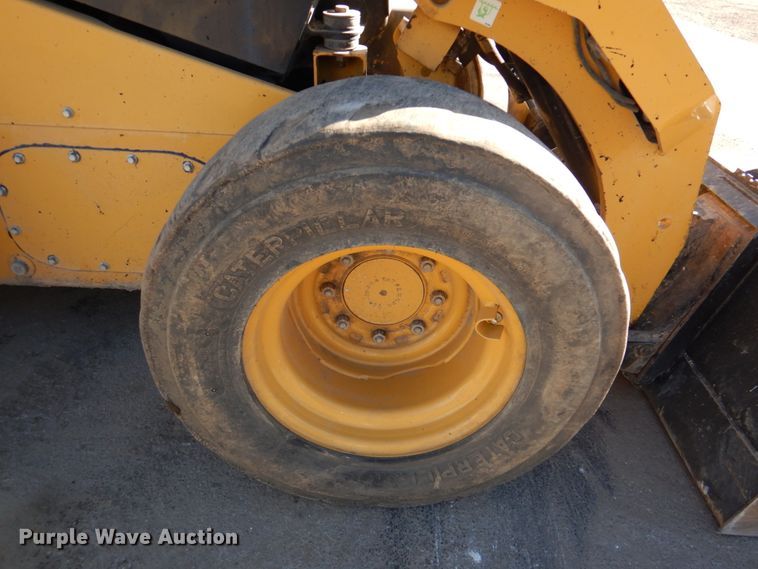 image for item DN2536 Caterpillar 272D2  skid steer loader