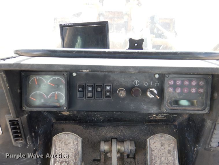 image for item DN5385 2004 Caterpillar 973C  track loader