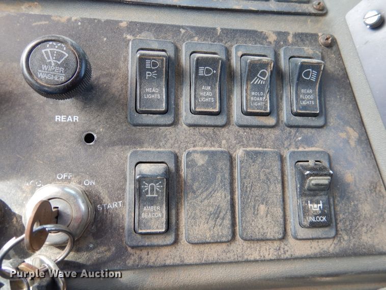 image for item DN5404 Champion 720A  VHP motor grader