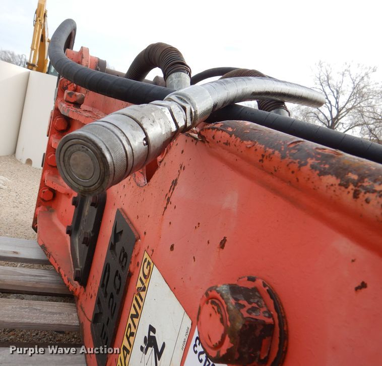 image for item DN5423 NPK E-208  breaker