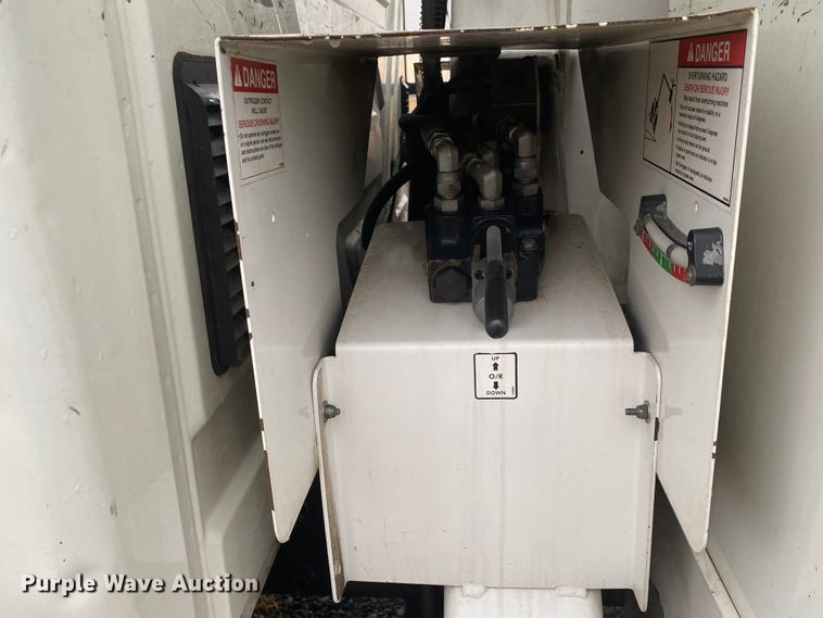 image for item DN6604 2007 International 4300  forestry bucket truck