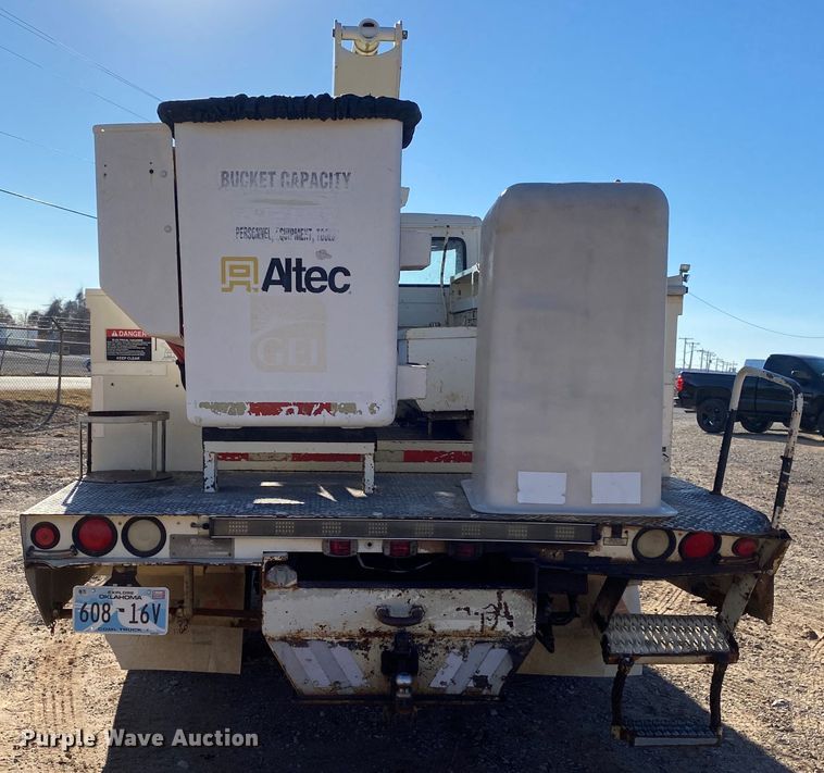 image for item DN6605 1999 Freightliner FL60  bucket truck