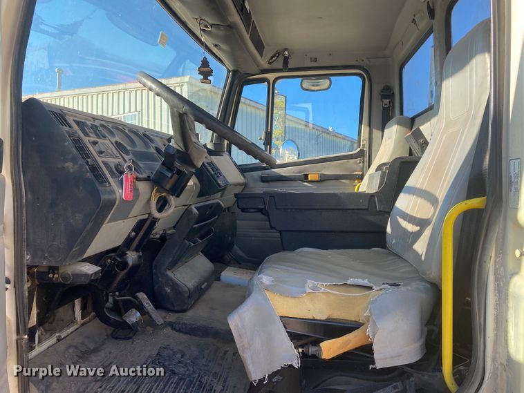 image for item DN6605 1999 Freightliner FL60  bucket truck