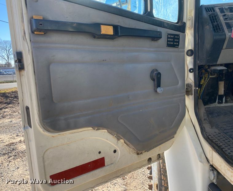 image for item DN6605 1999 Freightliner FL60  bucket truck