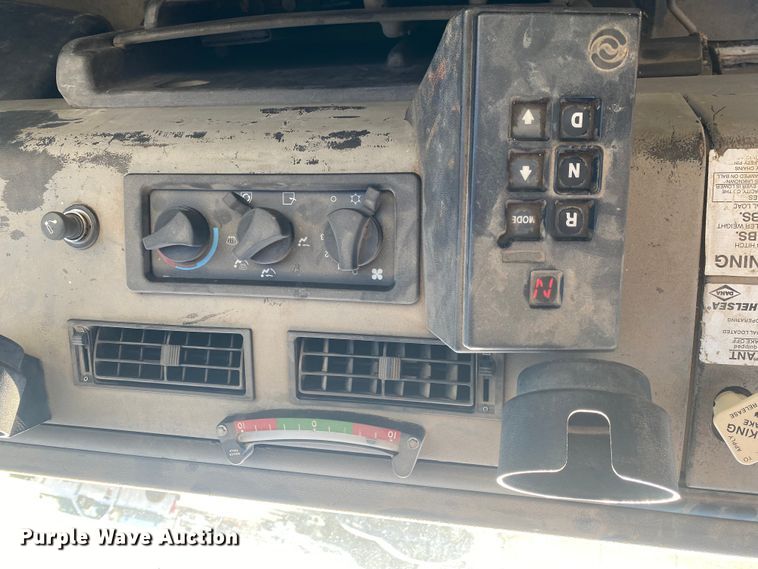 image for item DN6605 1999 Freightliner FL60  bucket truck