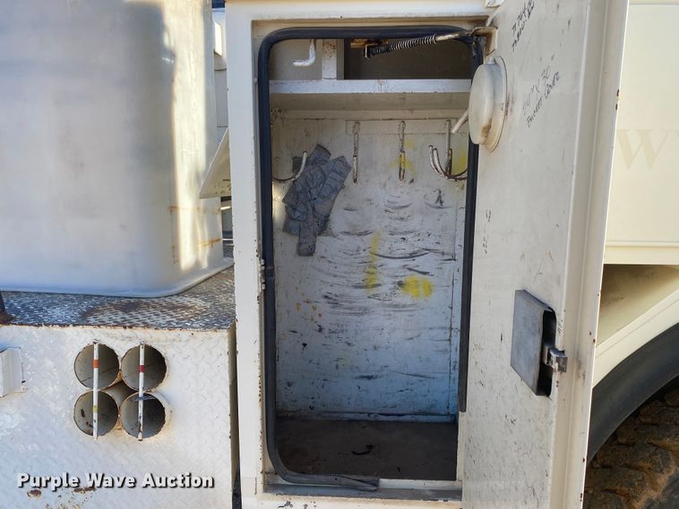 image for item DN6605 1999 Freightliner FL60  bucket truck