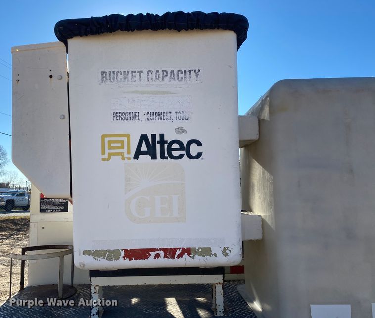 image for item DN6605 1999 Freightliner FL60  bucket truck