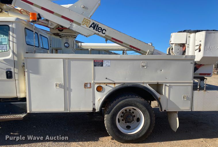 image for item DN6605 1999 Freightliner FL60  bucket truck