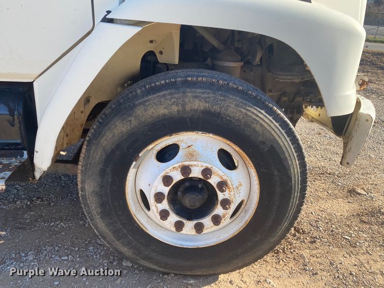 image for item DN6605 1999 Freightliner FL60  bucket truck