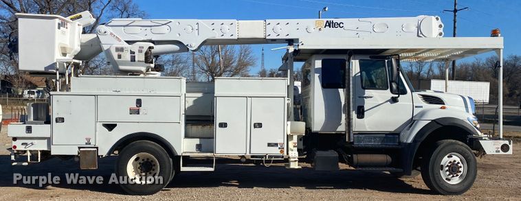 image for item DN6606 2010 International Work Star 7300  bucket truck