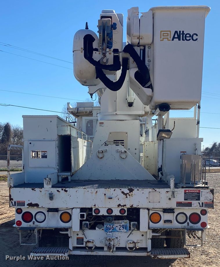 image for item DN6606 2010 International Work Star 7300  bucket truck