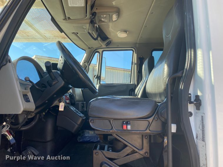 image for item DN6606 2010 International Work Star 7300  bucket truck