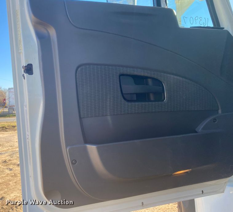 image for item DN6606 2010 International Work Star 7300  bucket truck