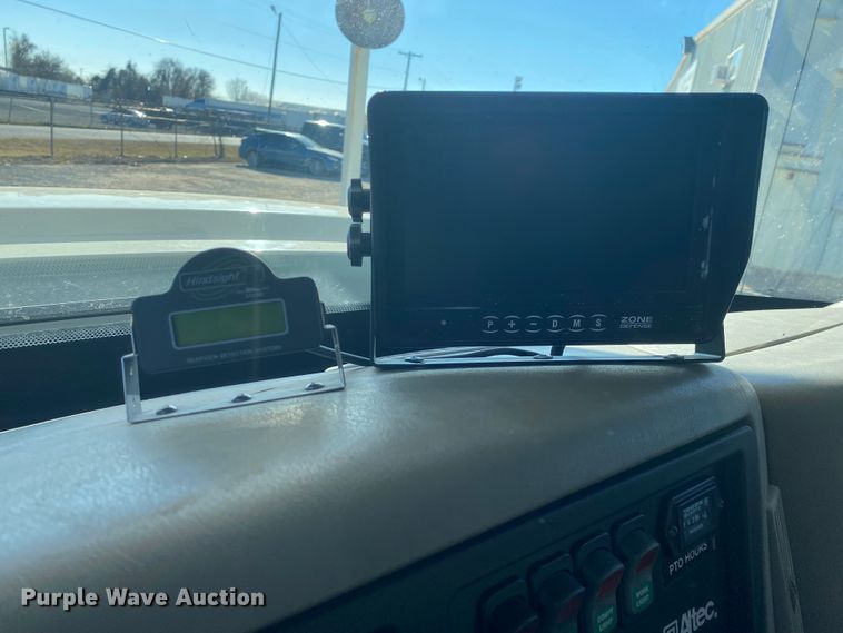 image for item DN6606 2010 International Work Star 7300  bucket truck