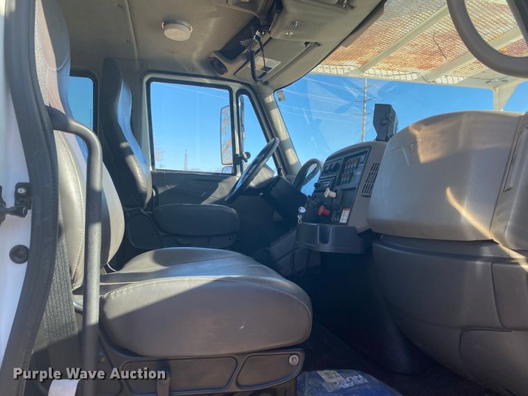 image for item DN6606 2010 International Work Star 7300  bucket truck