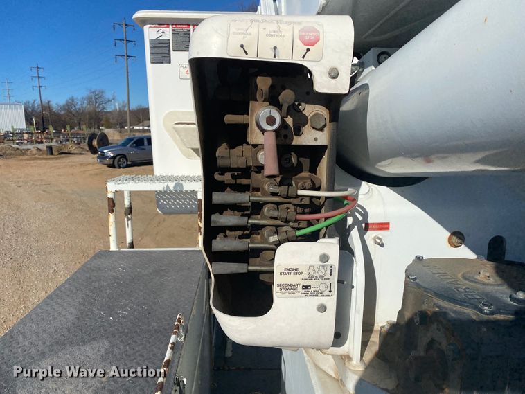 image for item DN6606 2010 International Work Star 7300  bucket truck