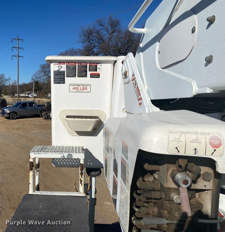 image for item DN6606 2010 International Work Star 7300  bucket truck