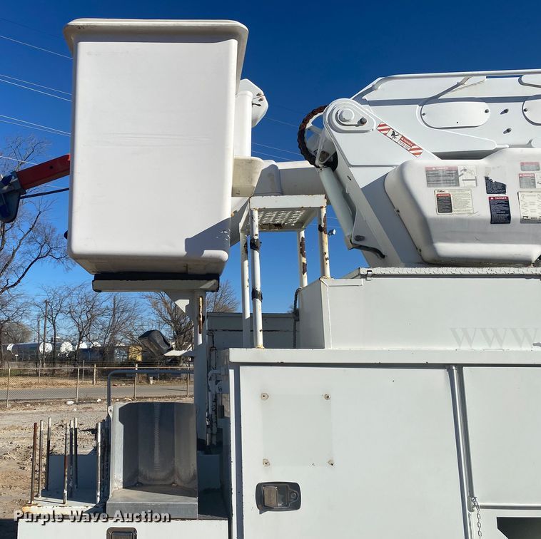 image for item DN6606 2010 International Work Star 7300  bucket truck