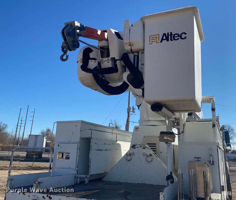 image for item DN6606 2010 International Work Star 7300  bucket truck