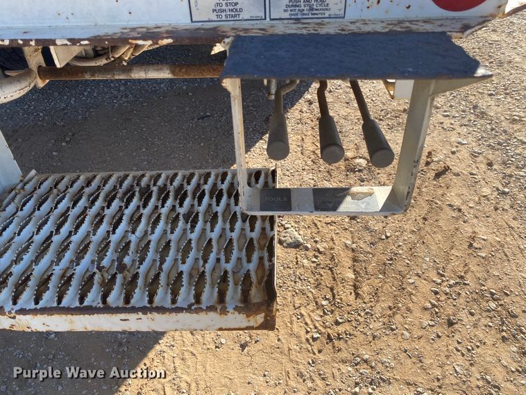 image for item DN6606 2010 International Work Star 7300  bucket truck