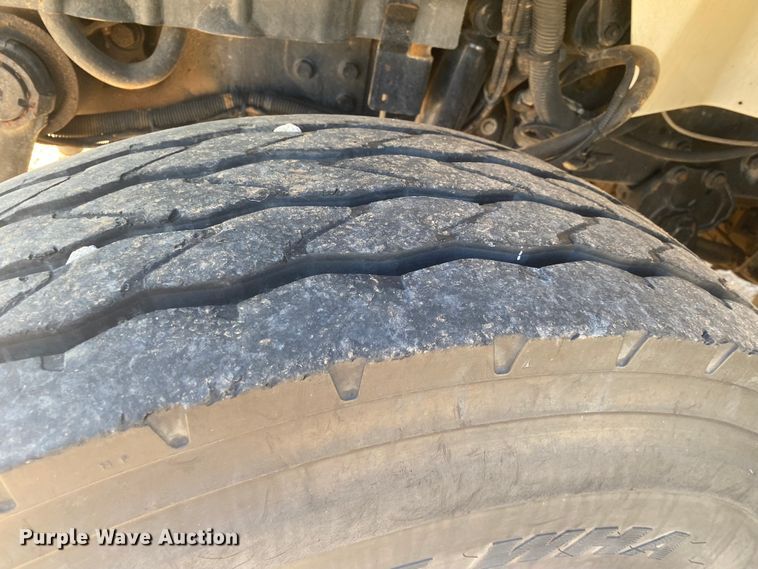 image for item DN6606 2010 International Work Star 7300  bucket truck