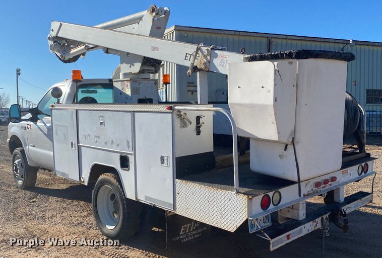 image for item DN6607 2000 Ford F550 Super Duty XL  bucket truck