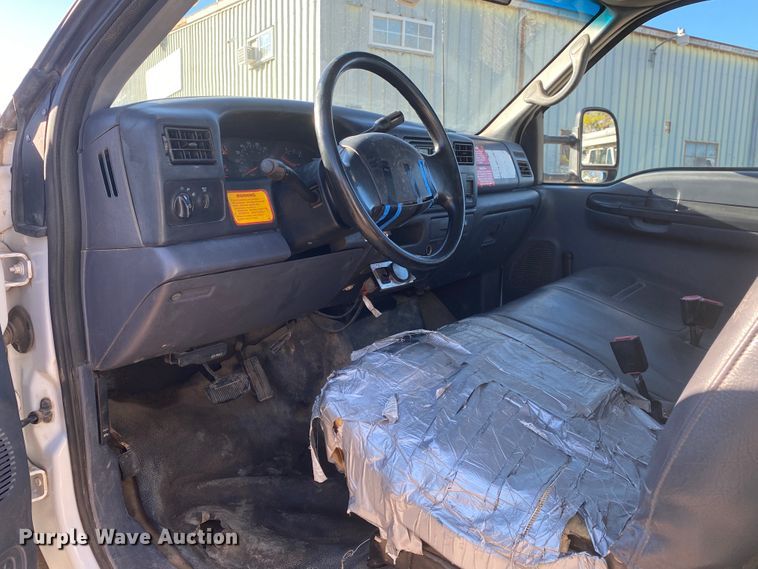 image for item DN6607 2000 Ford F550 Super Duty XL  bucket truck